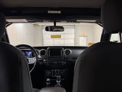 Used 2021 Jeep Wrangler Unlimited Sahara image 20