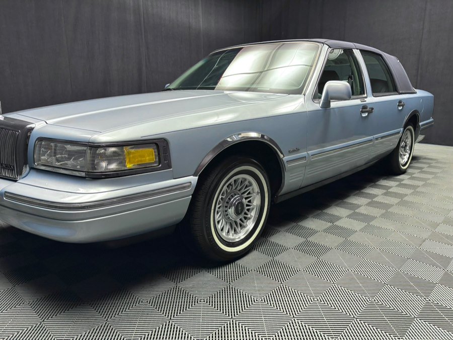 Used 1997 Lincoln Town Car Executive RWD image 16
