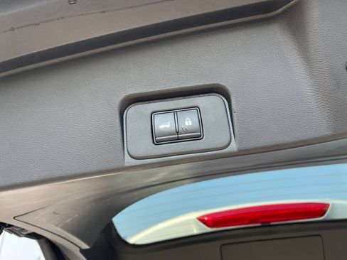 Used 2025 Nissan Rogue SV FWD image 23