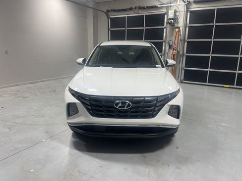 Certified 2023 Hyundai Tucson SE image 2