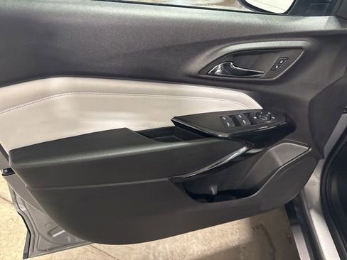 Used 2025 Chevrolet Trax LT w/ LT Convenience Package FWD image 9