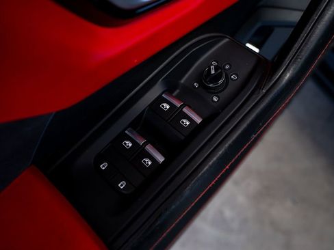 Used 2022 Lamborghini Urus AWD/4WD image 30