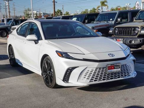 Used 2025 Toyota Camry XSE image 3