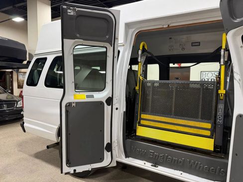 Used 2014 Ford E-250 and Econoline 250 Extended w/ Power Group RWD image 44
