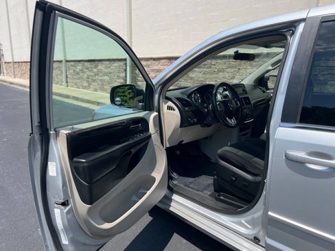 Used 2012 Dodge Grand Caravan Crew image 7