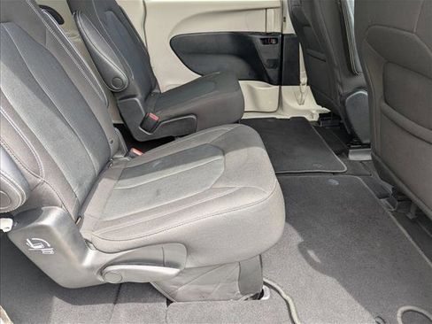 Used 2022 Chrysler Voyager LX FWD image 18