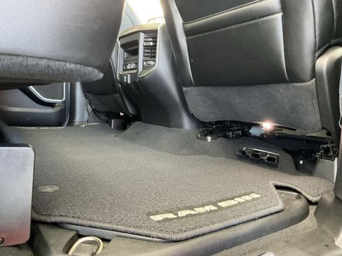 Used 2019 RAM 1500 Laramie image 24