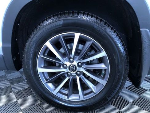 Used 2019 Toyota Highlander XLE AWD/4WD image 19