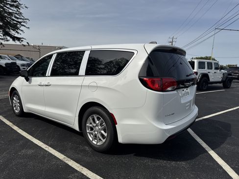New 2026 Chrysler Voyager LX image 5