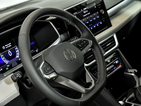 New 2026 Volkswagen Taos SE AWD/4WD image 10