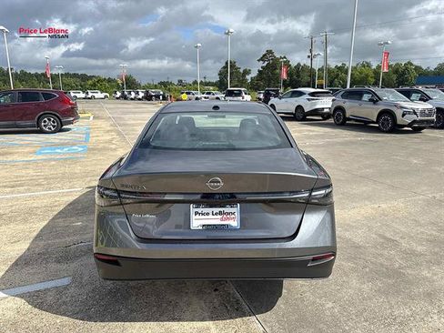 Used 2026 Nissan Sentra SV w/ SV Convenience Package FWD image 6