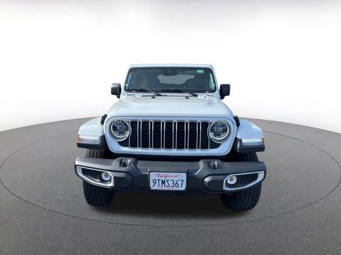 Used 2025 Jeep Wrangler Unlimited Sahara AWD/4WD image 2