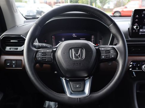 Used 2023 Honda Pilot Elite image 12
