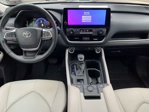 Used 2024 Toyota Grand Highlander XLE image 15