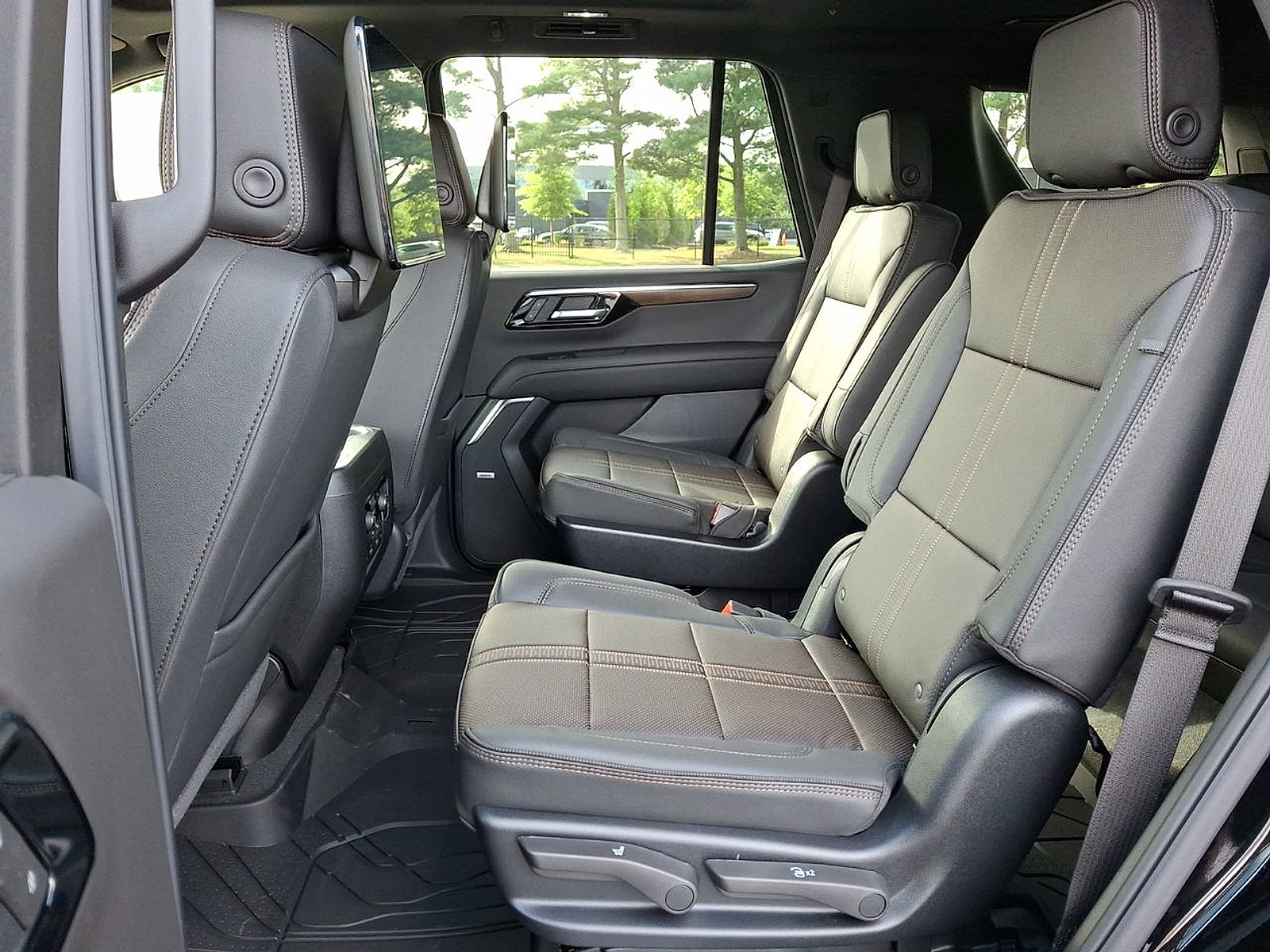 New 2026 Chevrolet Tahoe High Country AWD/4WD image 13