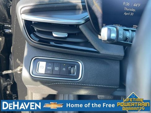 Used 2025 Buick Enclave Sport Touring FWD image 18