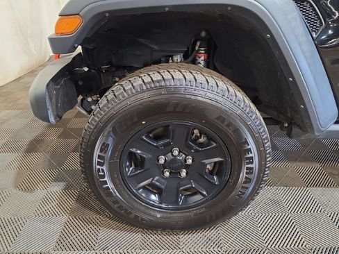Used 2023 Jeep Gladiator Mojave AWD/4WD image 18