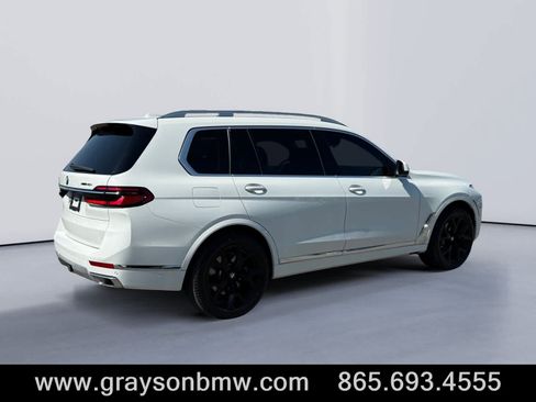 Used 2024 BMW X7 xDrive40i AWD/4WD image 3