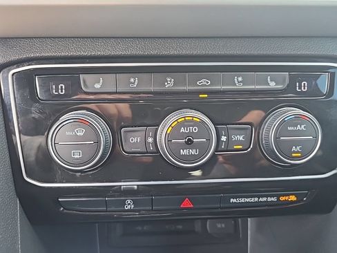 Used 2021 Volkswagen Atlas Cross Sport SEL Premium R-Line AWD/4WD image 25