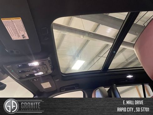 Used 2023 GMC Yukon Denali Ultimate AWD/4WD image 22