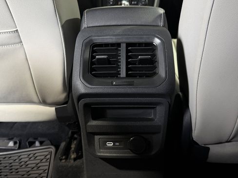 Used 2021 Volkswagen Tiguan SEL AWD/4WD image 27