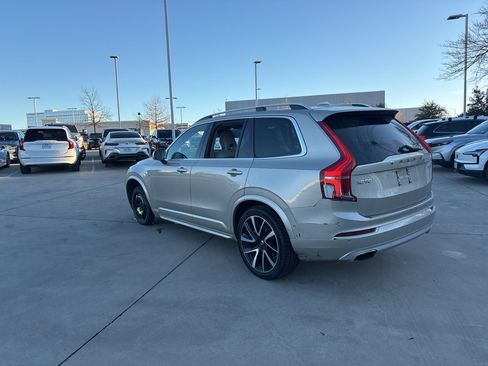 Used 2018 Volvo XC90 T6 Momentum w/ Convenience Package image 5