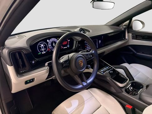 Certified 2024 Porsche Cayenne Coupe AWD/4WD image 4