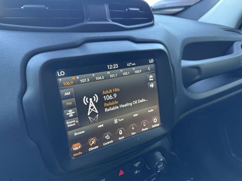 Used 2022 Jeep Renegade Latitude w/ Convenience Group image 15