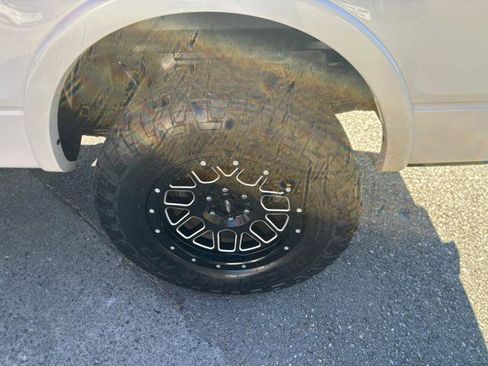 Used 2014 Ford F150 Lariat w/ Lariat Chrome Package image 17