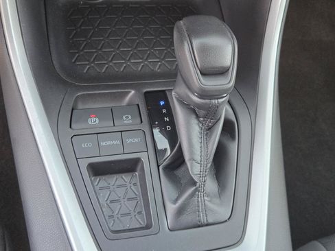 Used 2023 Toyota RAV4 XLE w/ Convenience Package FWD image 13