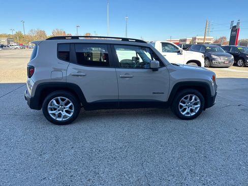 Used 2015 Jeep Renegade Latitude w/ Cold Weather Group II image 5