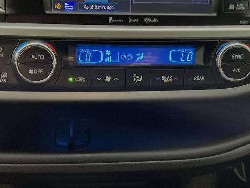 Used 2019 Toyota Highlander SE image 26