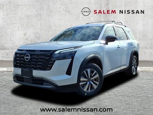 New 2026 Nissan Pathfinder SL image 1