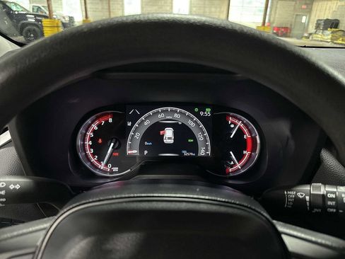 Used 2025 Toyota RAV4 XLE AWD/4WD image 32