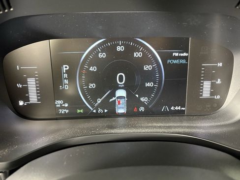 Used 2018 Volvo XC60 T6 Momentum w/ Vision Package image 23