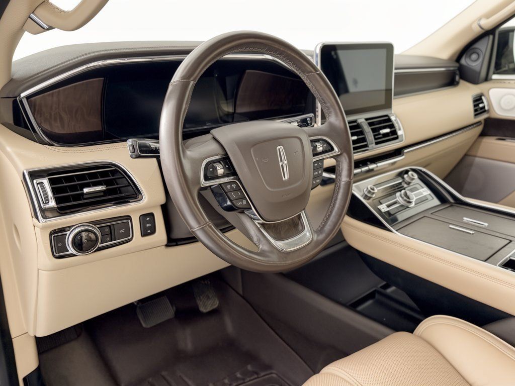Used 2018 Lincoln Navigator Reserve w/ Technology Package AWD/4WD image 4