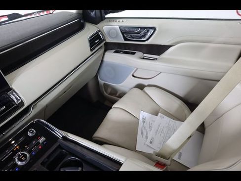 Used 2020 Lincoln Navigator Reserve w/ Luxury Package AWD/4WD image 17