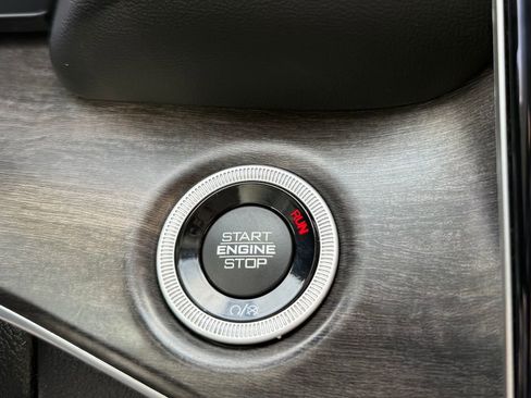 Used 2023 Jeep Grand Cherokee Limited w/ Black Appearance Package image 7