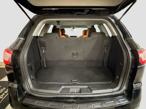 Used 2017 Chevrolet Traverse LT w/ Style and Technology Package FWD image 25