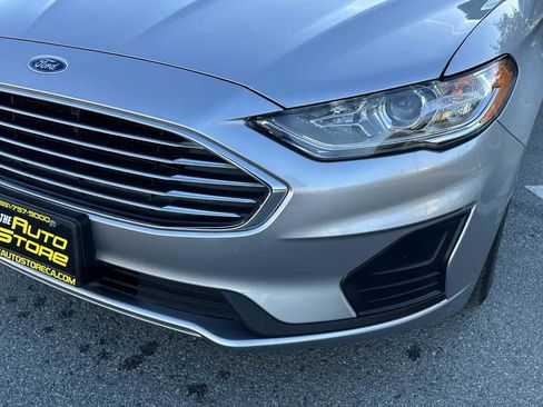 Used 2020 Ford Fusion SE image 9