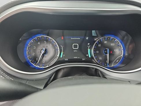 Used 2026 Chrysler Pacifica Limited FWD image 16