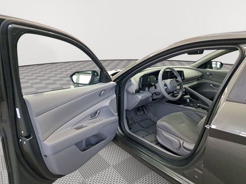 New 2025 Hyundai Elantra Sport image 11