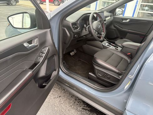 Used 2023 Ford Escape ST-Line w/ Tech Pack #1 AWD/4WD image 17