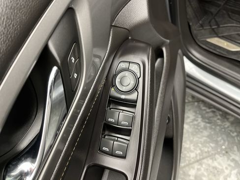 Used 2019 Chevrolet Traverse LT FWD image 7