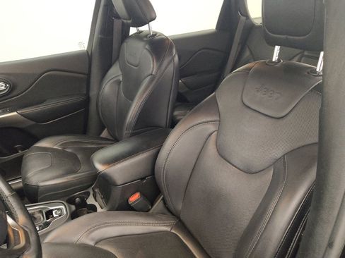Used 2019 Jeep Cherokee Limited FWD image 17