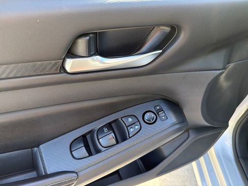 Used 2024 Nissan Altima 2.5 SV FWD image 17
