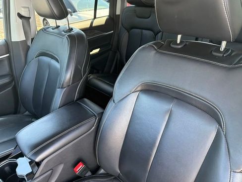 Used 2023 Jeep Grand Cherokee Limited AWD/4WD image 16