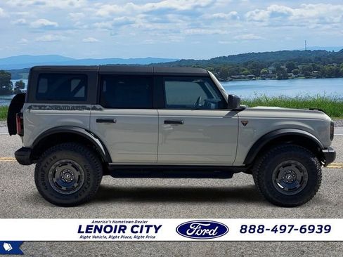 New 2025 Ford Bronco Badlands w/ Sasquatch Package image 8