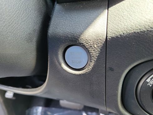 Used 2022 Nissan Frontier SV AWD/4WD image 32