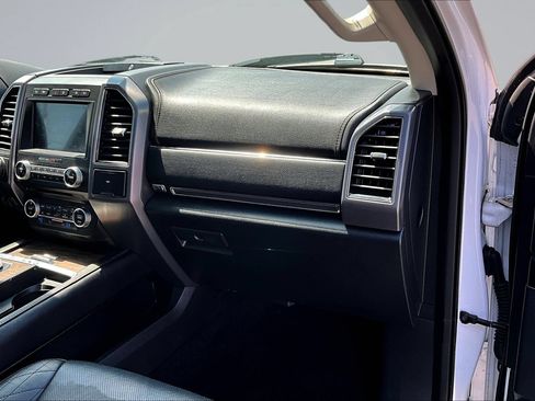 Used 2018 Ford Expedition Platinum AWD/4WD image 25